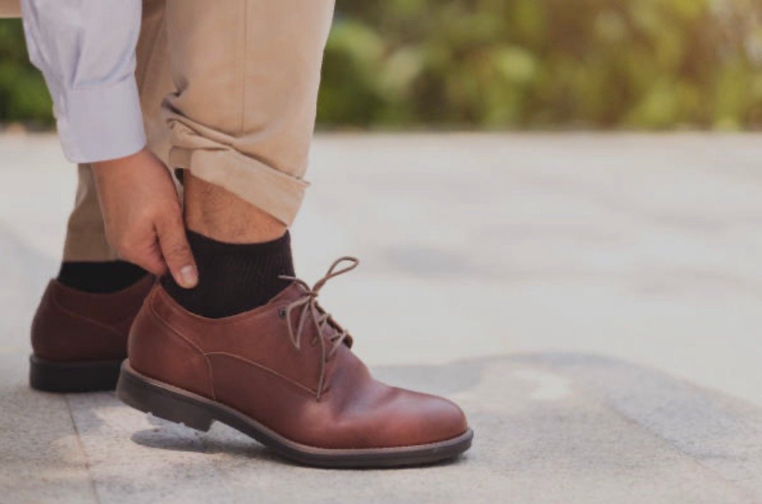 THE IMPORTANCE OF PROPER FOOTWEAR FOR CHRONIC PAIN RELIEF